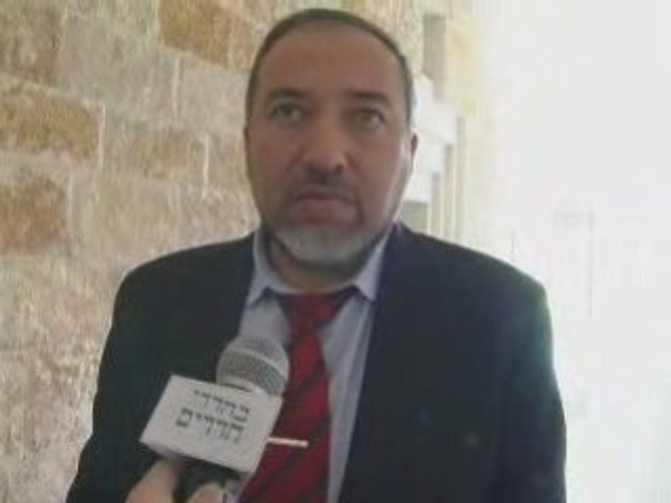 ליברמן אתה קורץ לחרדים?