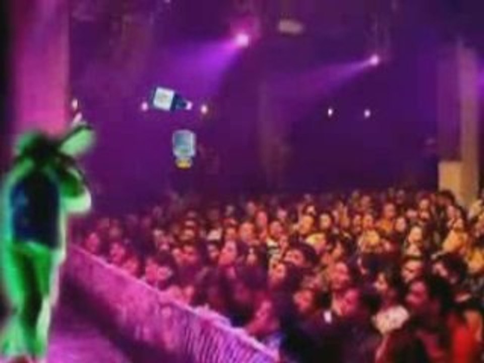 Esnazbez - REPARTIENDO POCION A LOS HUMANOS