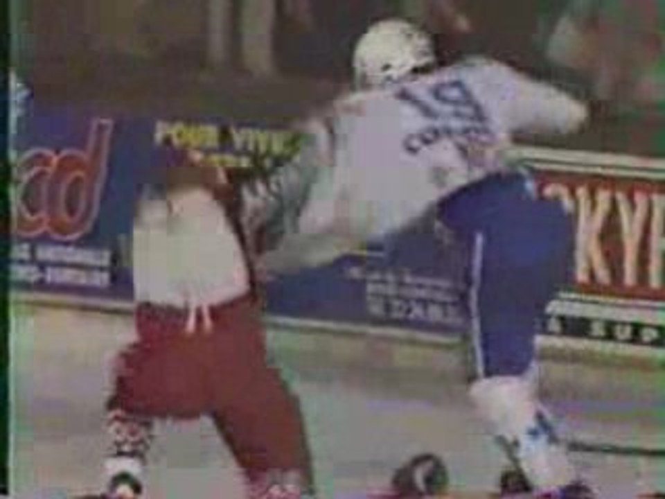 Baston Générale super violente Amiens Reims Hockey sur Glace