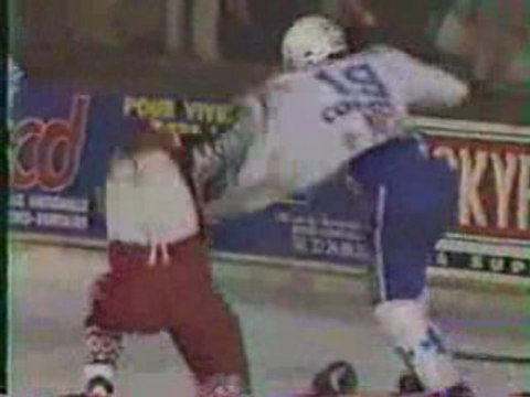 Baston Générale super violente Amiens Reims Hockey sur Glace