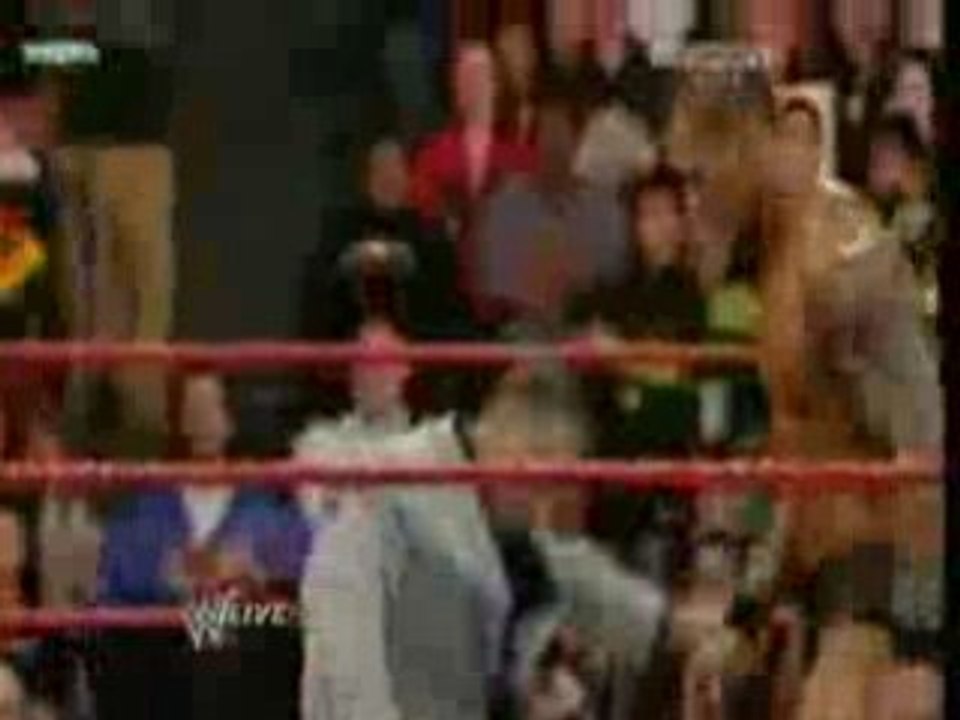 WWE Raw 19/01/09 - Randy Orton frappe Vince McMahon