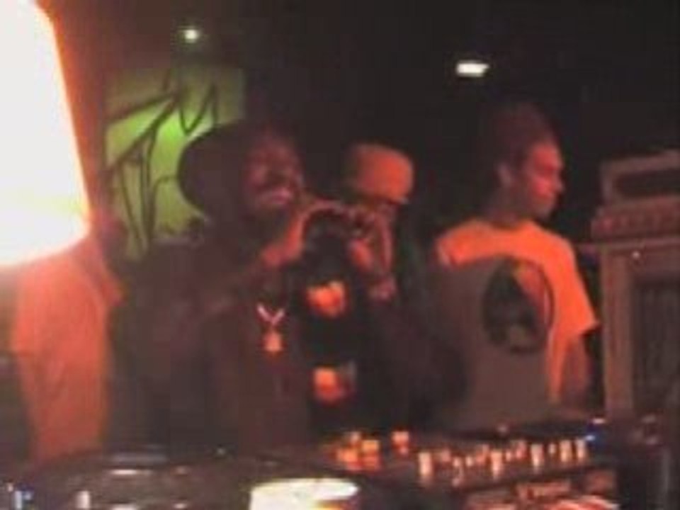 DUB-STATION