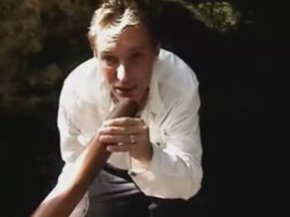 Didgeridoo Lessons part 1 Finding the Sweet Spot.