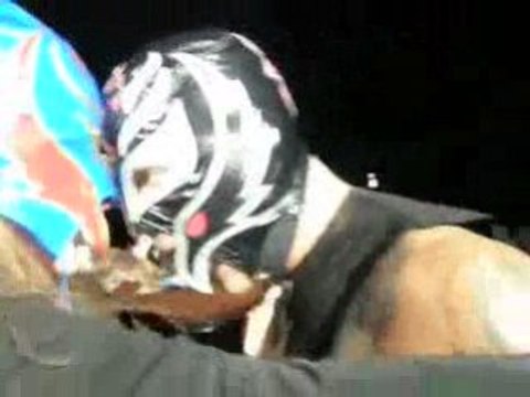 WWE Rey Mysterio gives us his shirt 2008