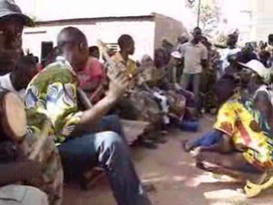 funeraille avec les griots de bobo dioulasso