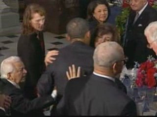 edward Kennedy se desmaya en la comida por Obama