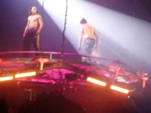 Chris brown - Take you down. Concert, 20 janvier a marseille