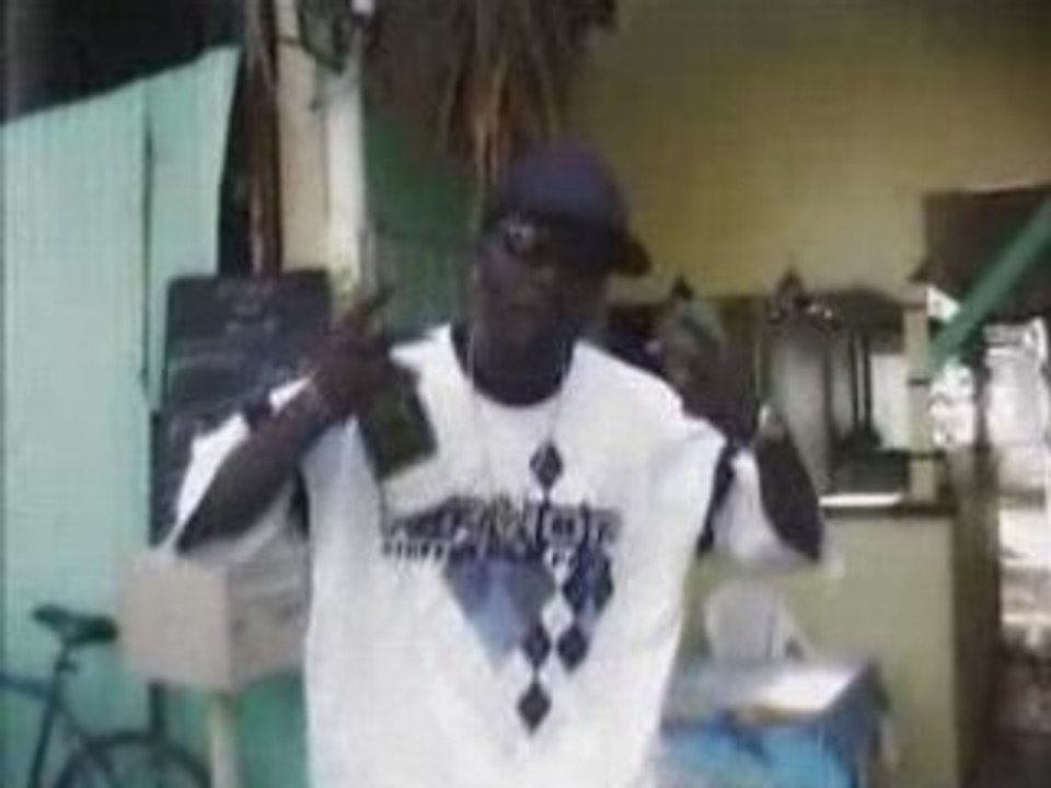 MONEY IS MONEY CLIP END