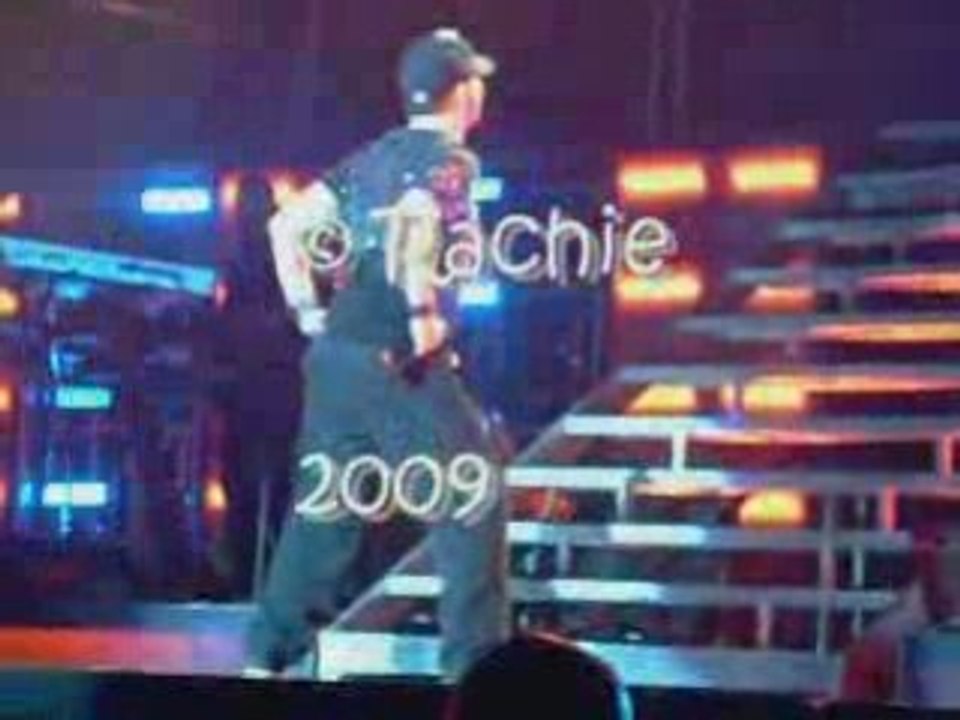 New Kids on the Block tour 2009 Donnie shaking his arse