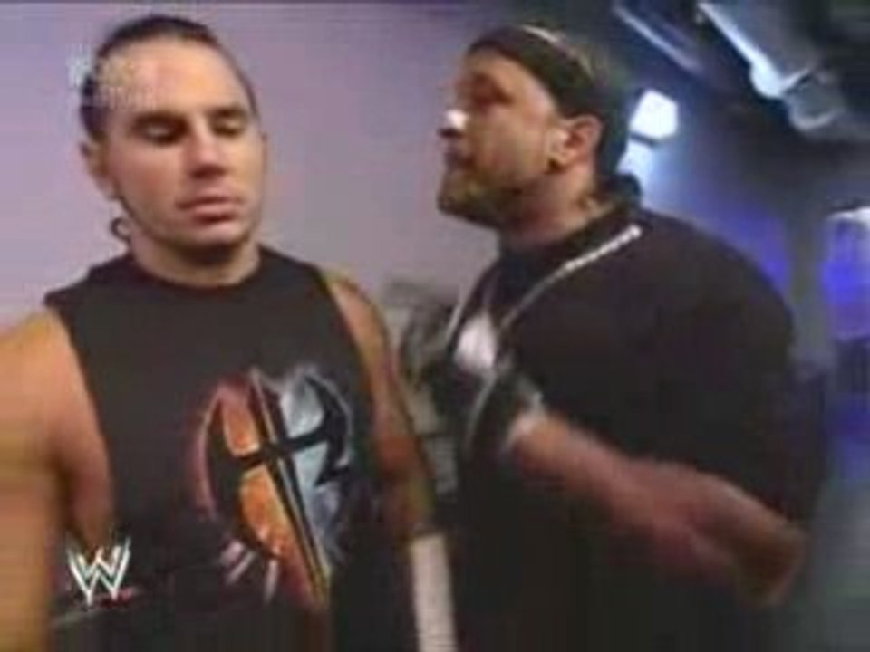 Matt Hardy vs MVP - Football american