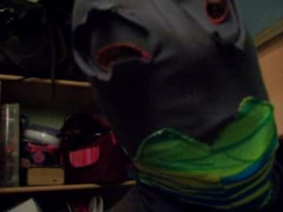 sa mère la télécomande