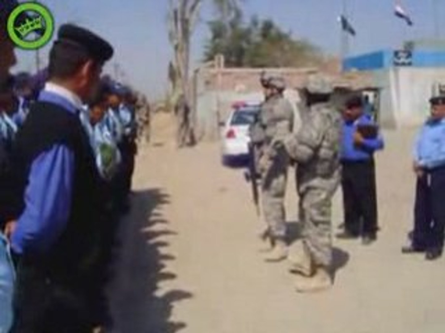 מפקד קורס שוטרים בעירק נכנס בטירוף בחניכים שלו - video Dailymotion