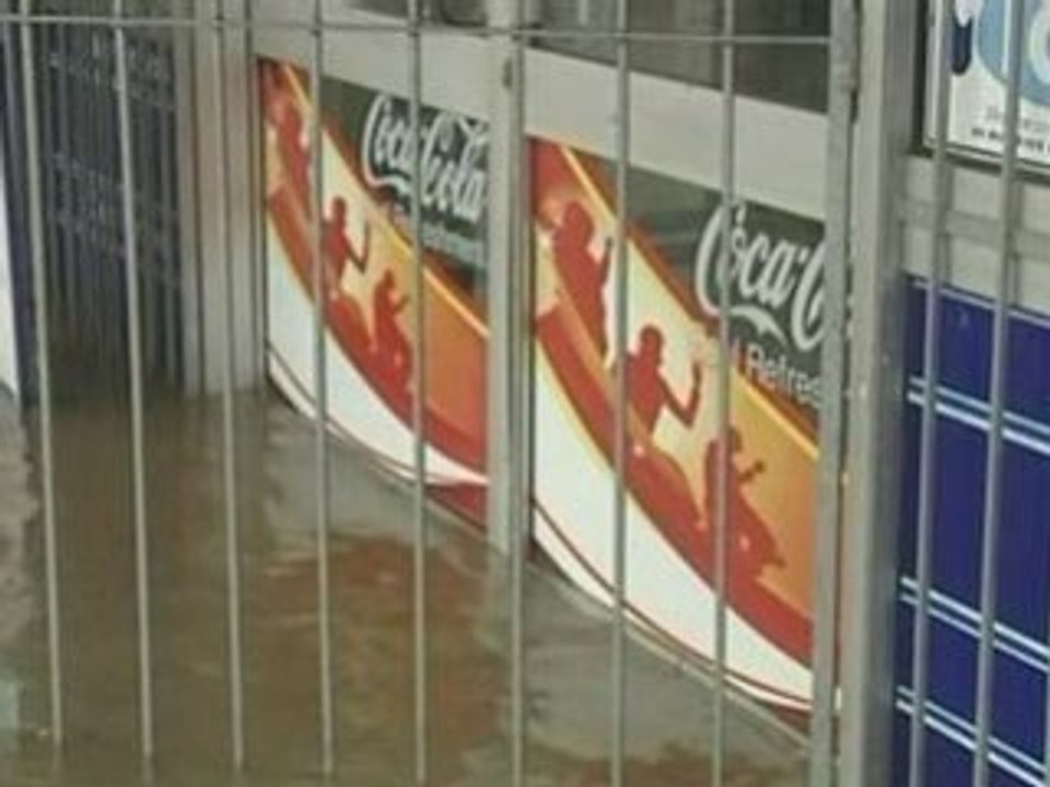 Floods hit Australia