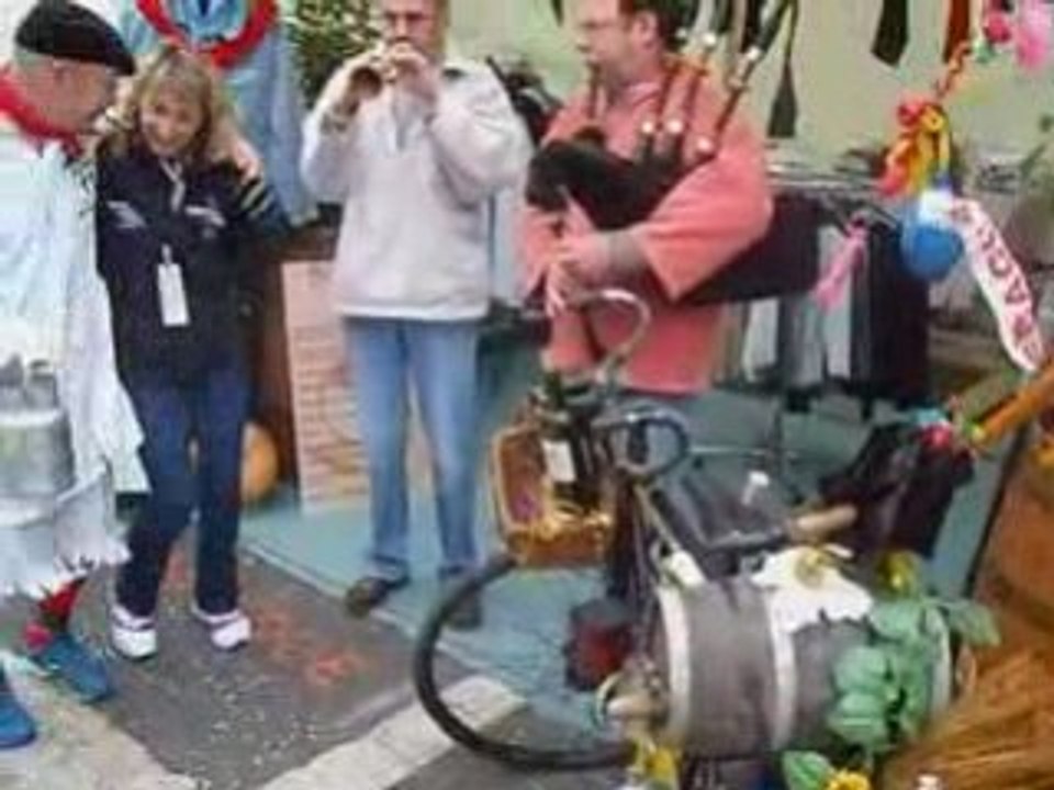 mario et son petit vélo au Marathon du cognac