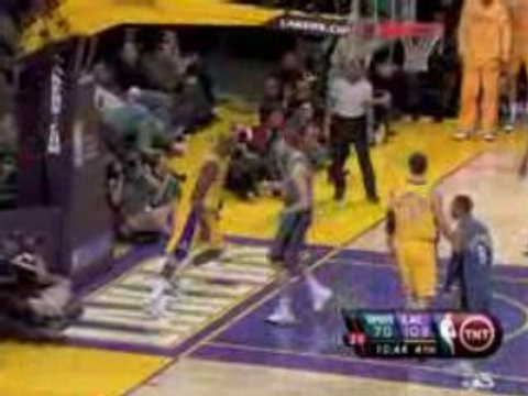 NBA Lamar Odom slams it in with authority.