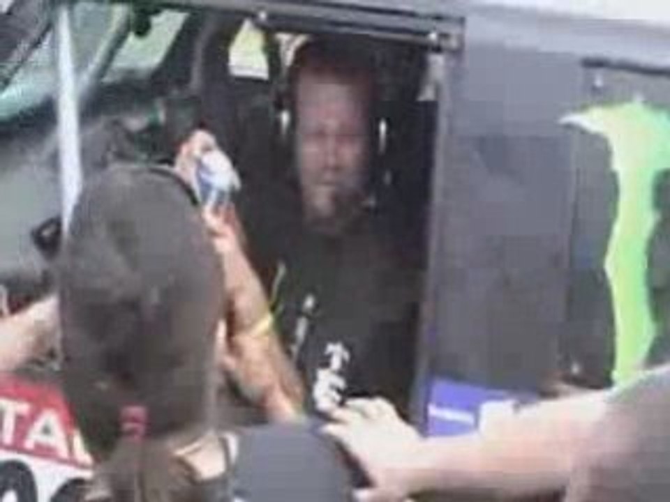 robby gordon drinking beer in the dakar  2009