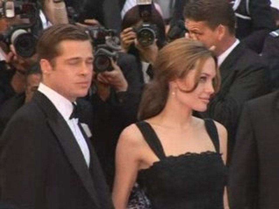 Brad Pitt reacts to his Oscar nomination & Celeb BB