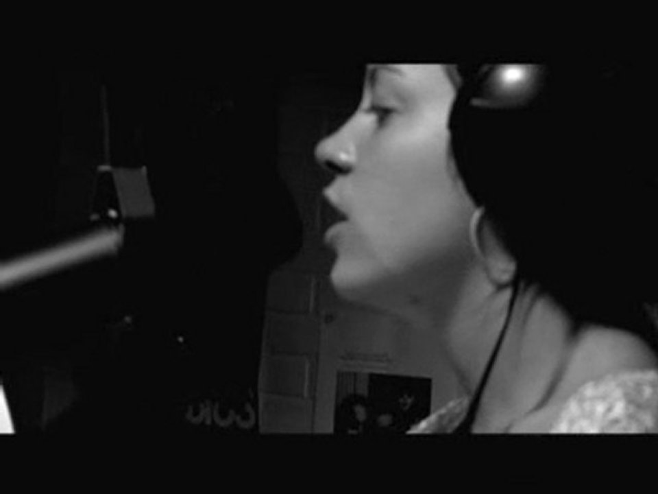 Lili Allen - Womanizer Acoustic - Live @ Oui FM