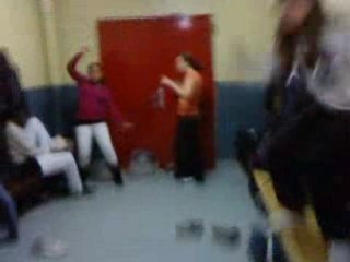 Dans les vestiaires des filles ...