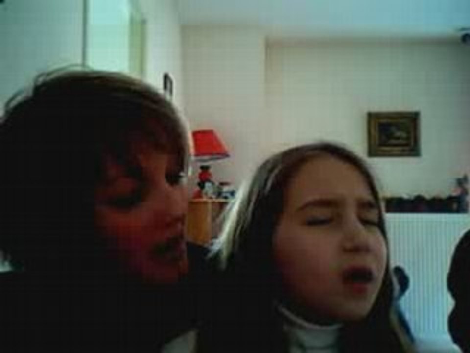 angela et moi chante baila tchikita!!!!