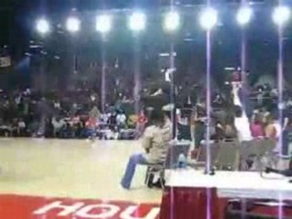 Nelly Owns Nick Cannon_the celebrity dunk contest