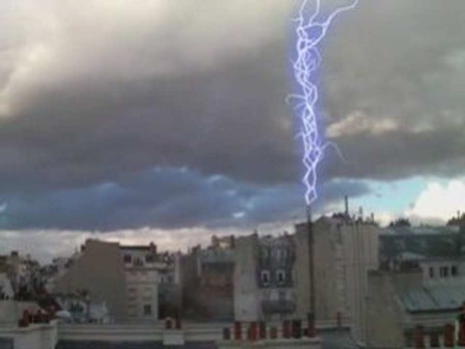 LE CIEL DE PARIS