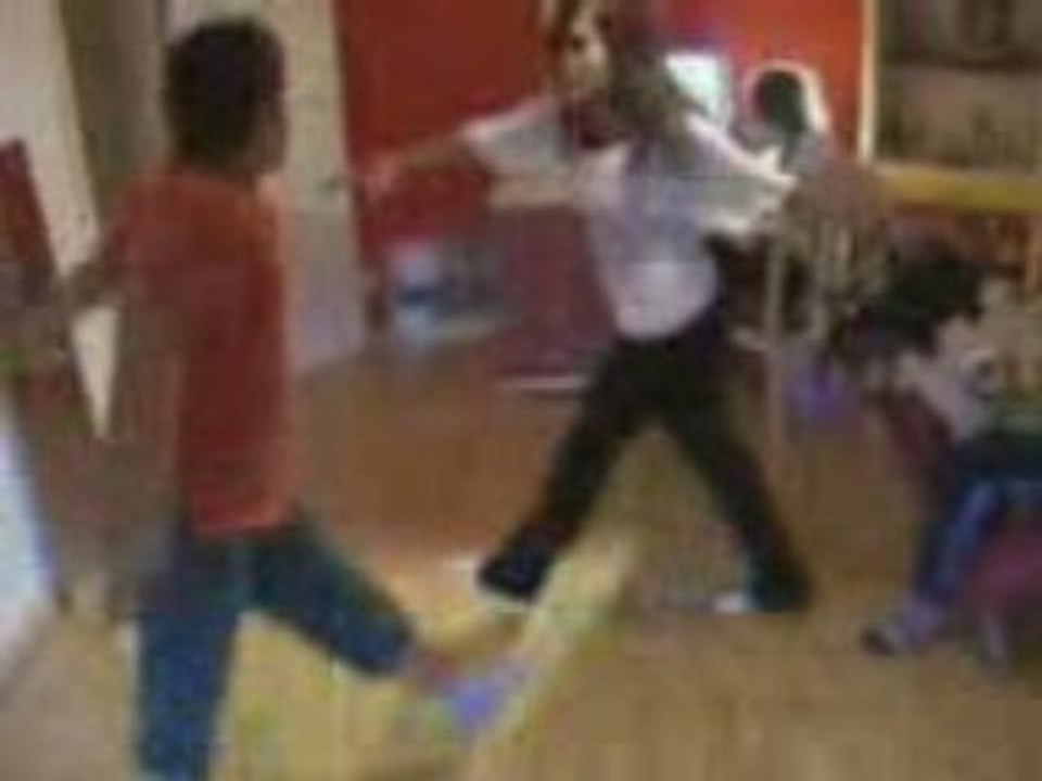 Kolbastı oynayan kızlar süper oynuyorlar