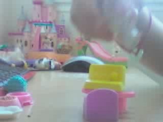 blache ecoute de la musique sur son ordinateur