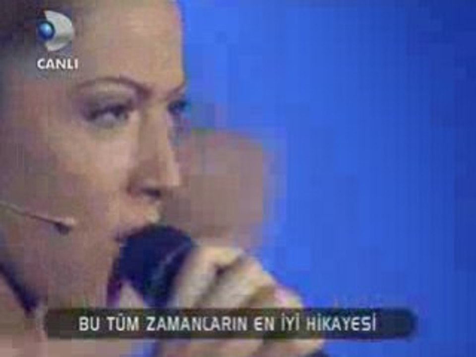 Hadise dümtektek beyaz show