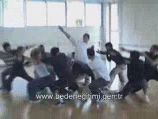 Ege Üniversitesi Beden Eğitimi Bölümü Dans gösterisi