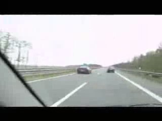 Corvette double une voiture à plus de 300 km/h