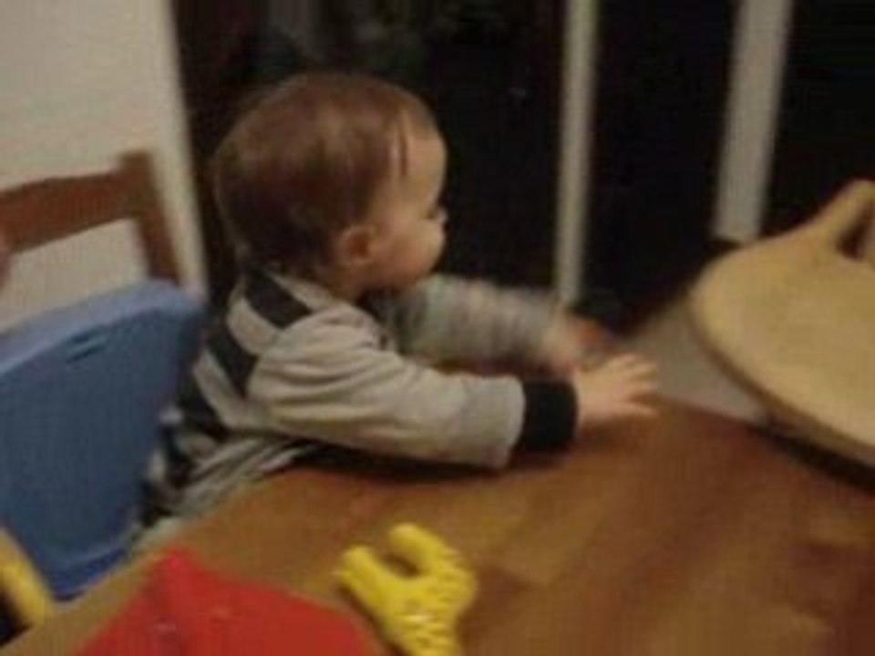 Gaël dit Pied pendant que Maria nage (3 décembre 2008)