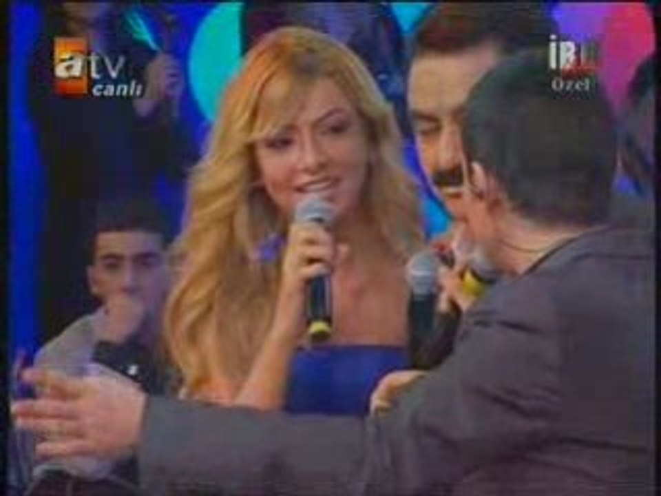 Hadise Destek Yes Köstek No Sloganini Herkese Söyletiyor