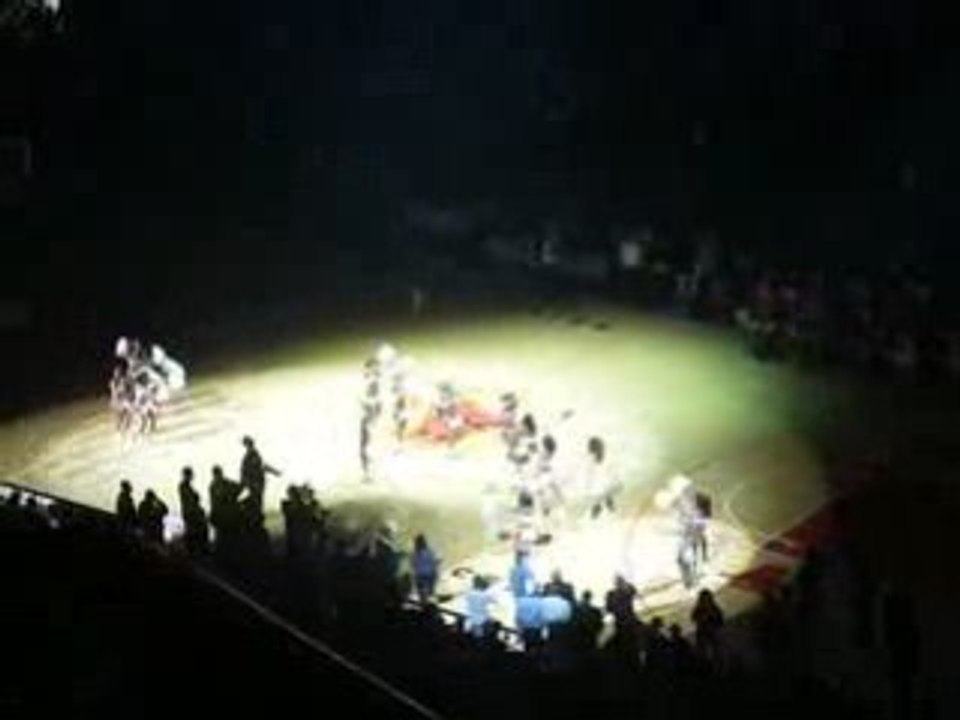 Bulls vs. Milwaukee - Pom pom girls