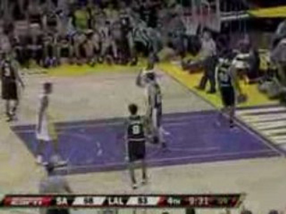 NBA Pau Gasol with a wonderful pass to Lamar Odom