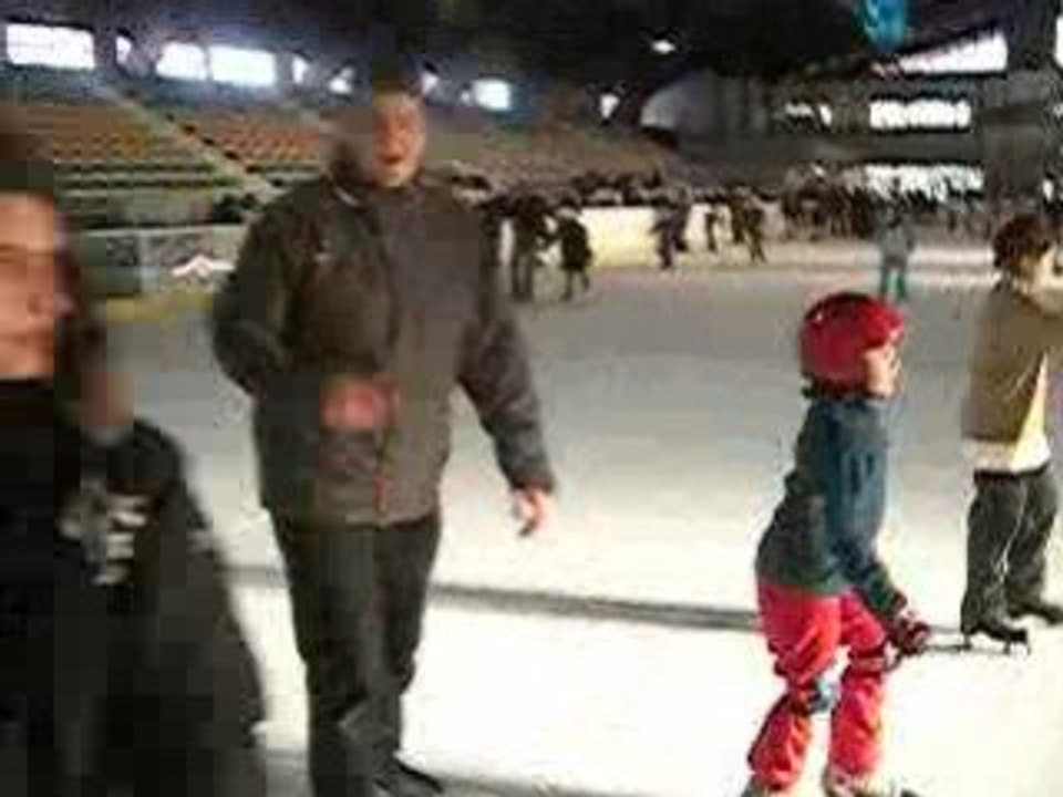 petite journée a la patinoire entre frere et soeur  lol 1/2