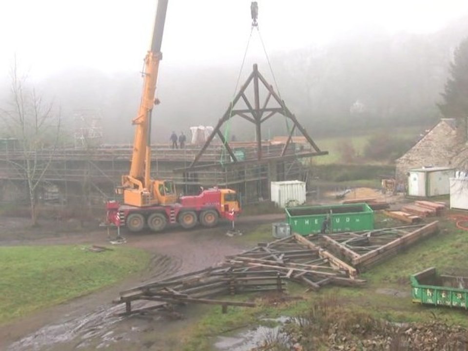 Forges de Paimpont: le Laminoir retrouve une charpente