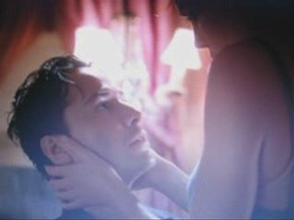 KEANU REEVES : A ROMANTIC FACE