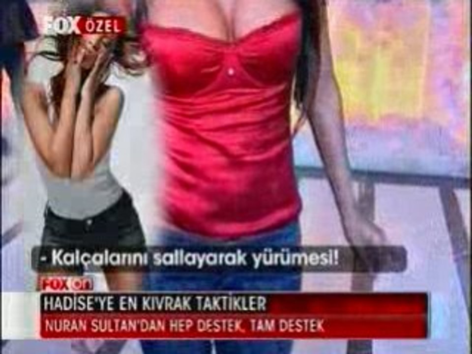 Hadise'ye Nuran Sultan Göbek Taktikleri Veriyor