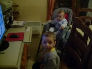 Kerwan et Kyllian devant"bébé lili"