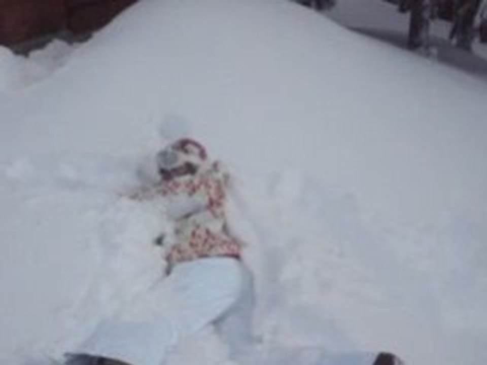 chute dans la neige "les carroz avec maco"
