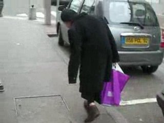 arrete de tituber vieille folle!!!!