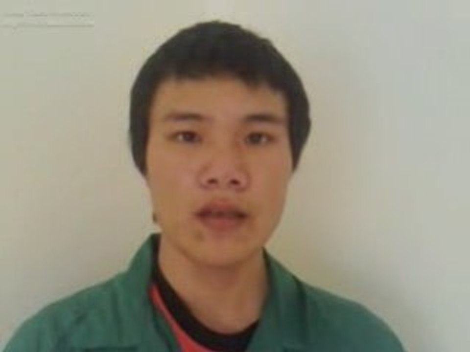 Un frère vietnamien qui récite la fatiha