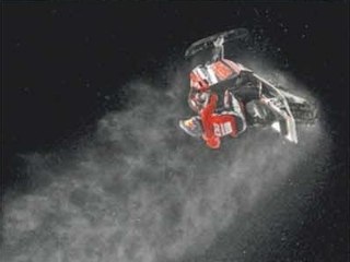 Double salto avec un skidoo