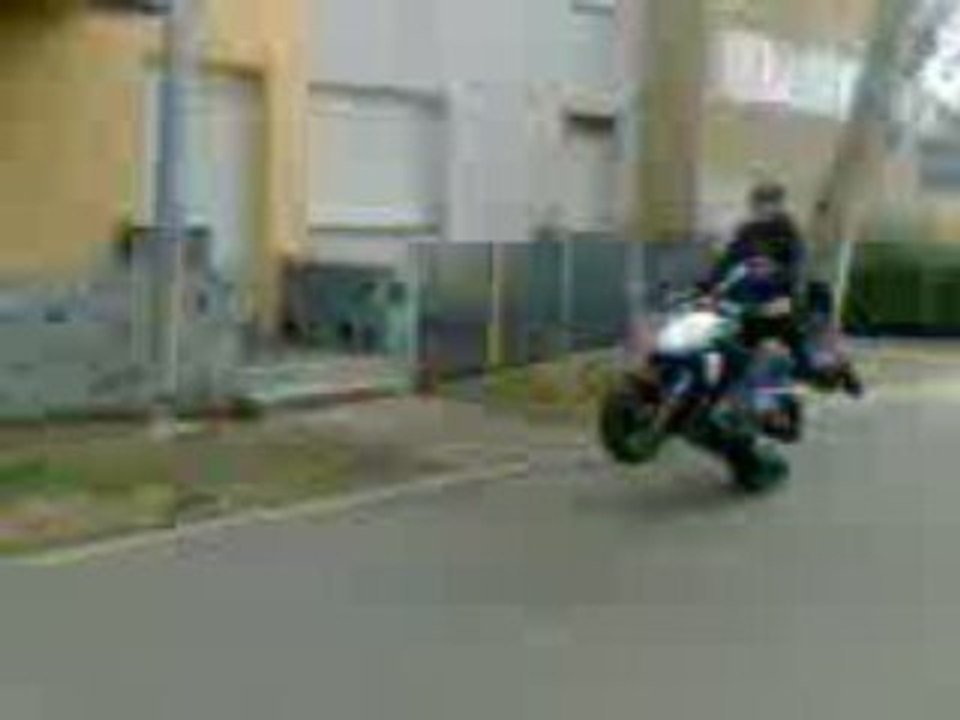 Mehdi kamel en roue de stunt a allende