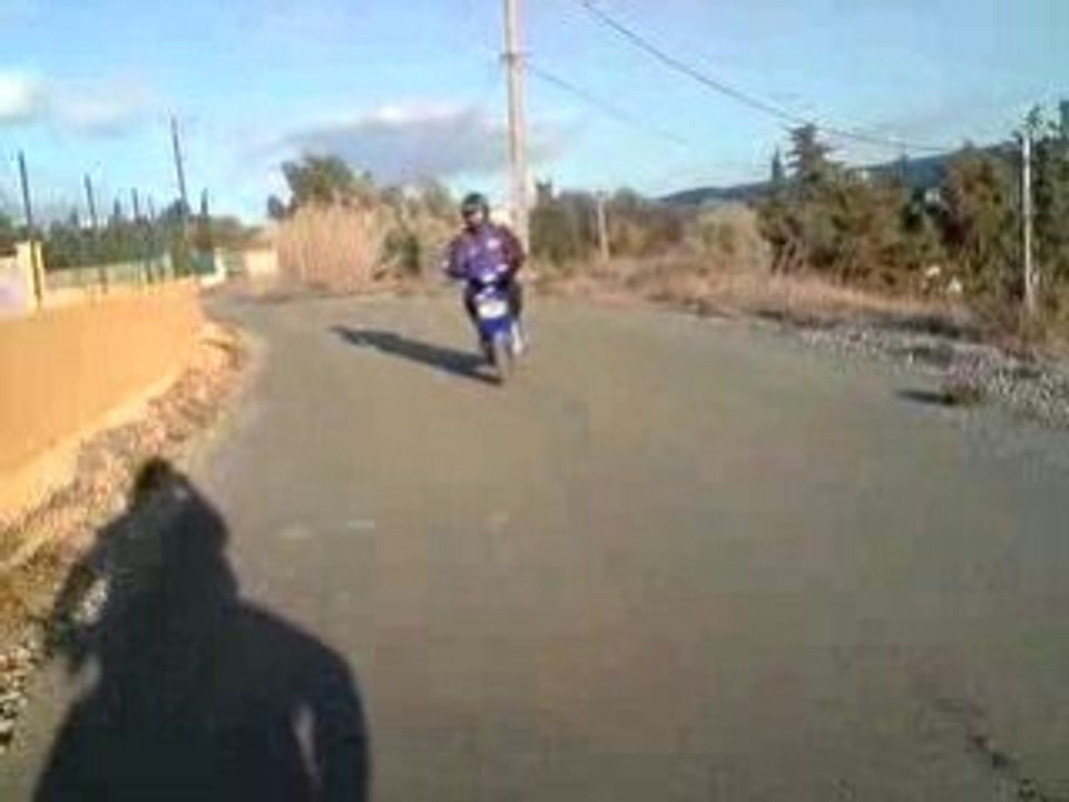 Rémi en roue avec son booster