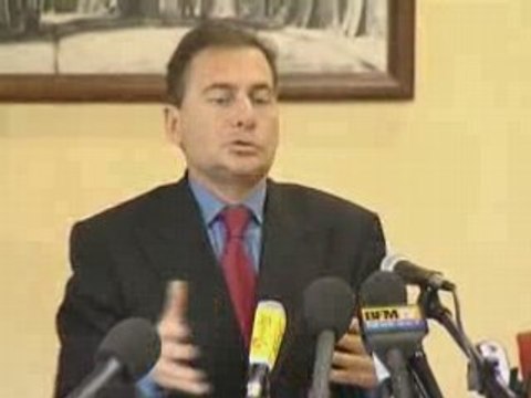 Eric Besson en visite à Calais