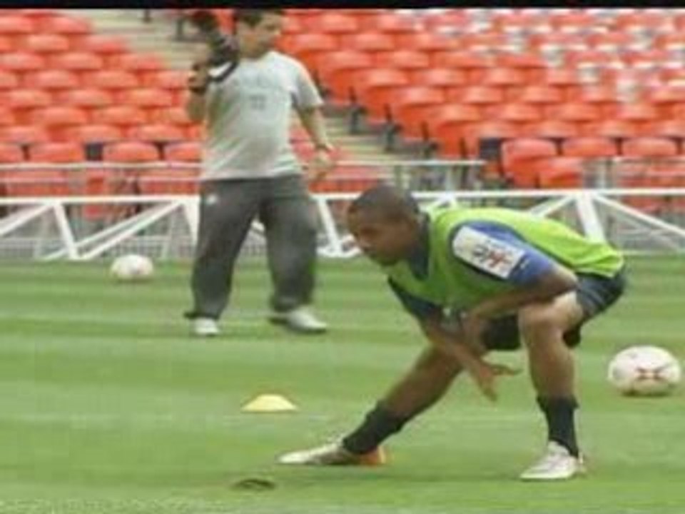 Robinho questioned by police