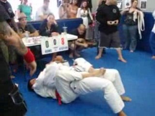BJJC Summer Open 2008 Ron DeVilla white belt match 2