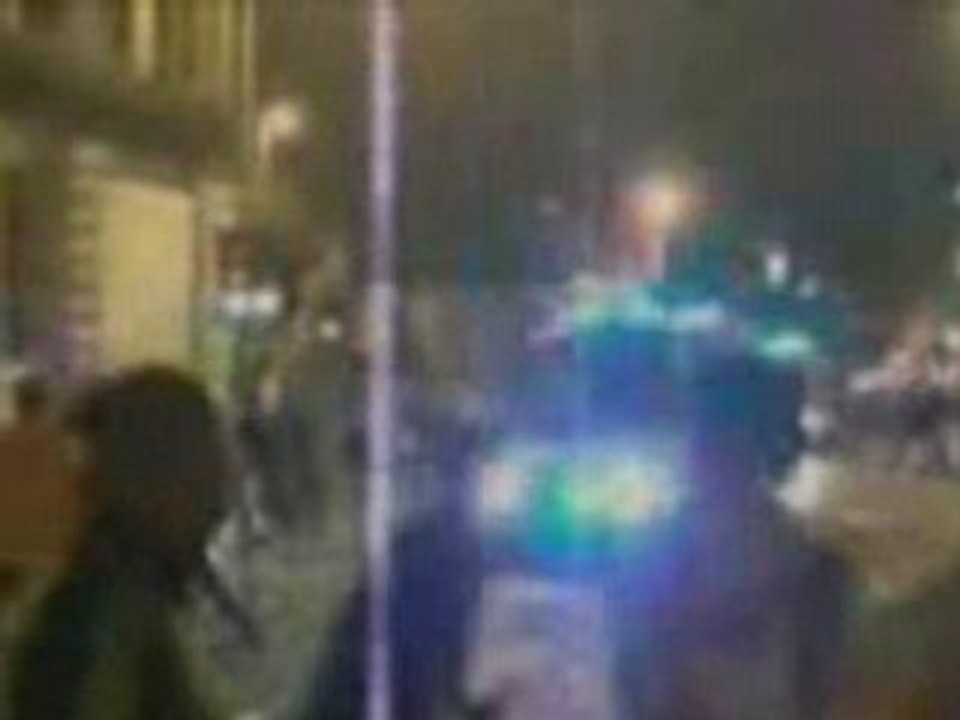 Hooligans attack police officer after UEFA Cup final
